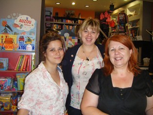 Céline Rolland, Marie-Charlotte Peugnet et Marie-Hélène Cordier (de gauche à droite), de la librairie jeunesse Au Pied de la lettre (10 place du Théâtre à Arras).